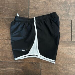 Girls Nike Shorts M